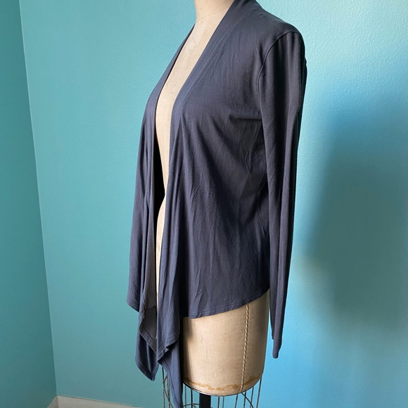 Gap women’s XS asymmetrical jersey wrap cardigan / dark grey - Picture 2 of 5